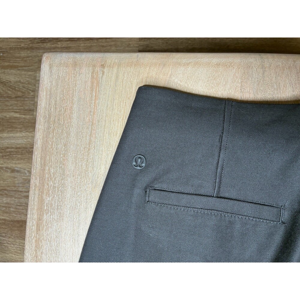 Lululemon Utilitech Relaxed Mid-Rise Trouser 7/8 Length Black Size 4 - Picture 8 of 9